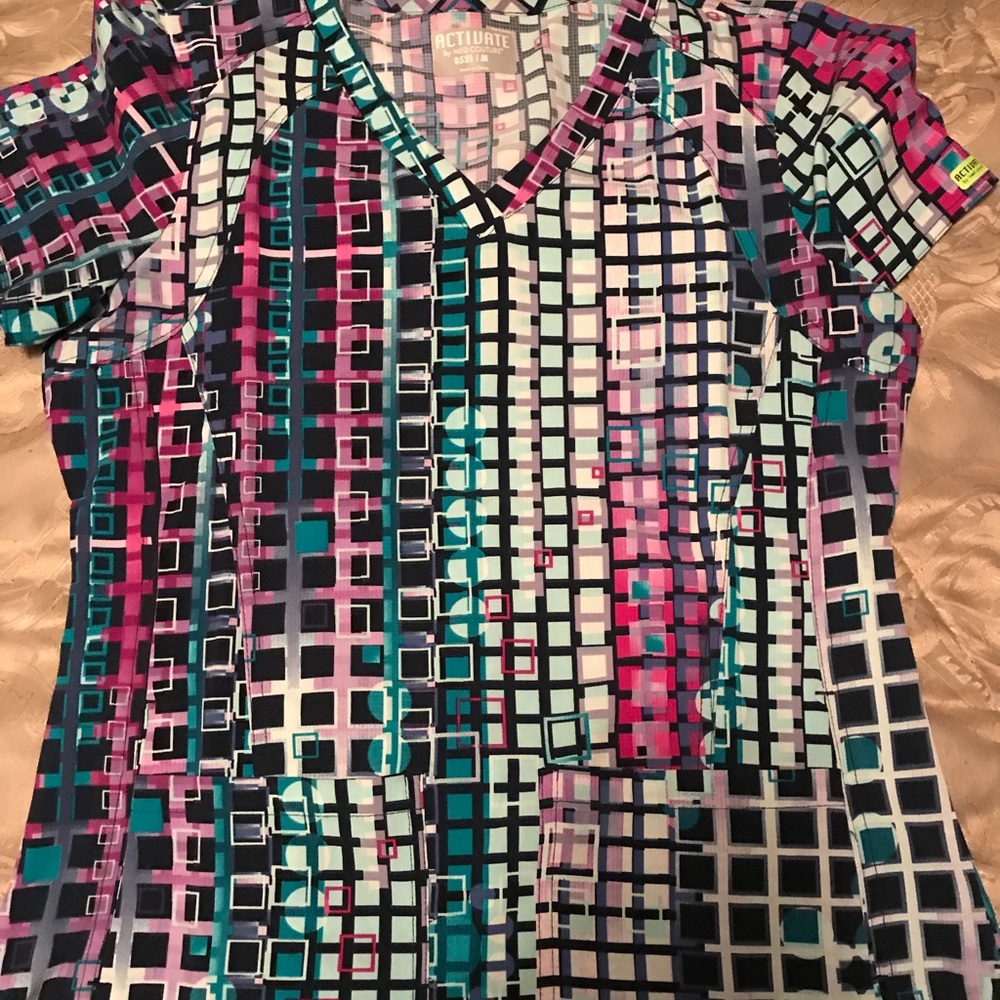 Activate scrub top